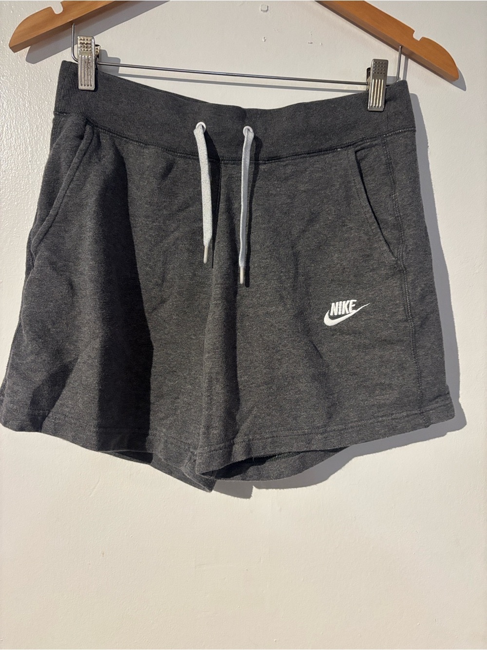 Nike Sportswear Fleece Shorts Gray Drawstring Logo Men’s Small S
(1197)